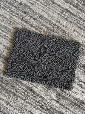 Laura Ashley Chenille bath rug 17” x 24”